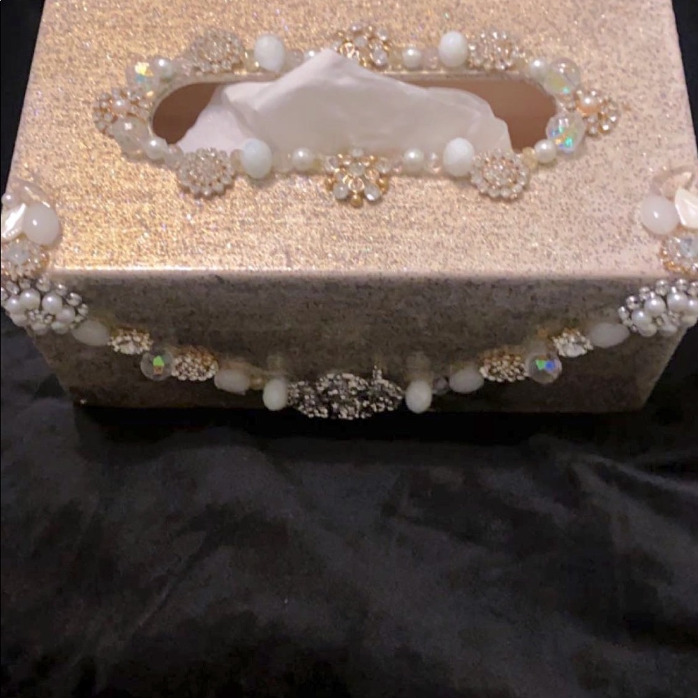 Gorgeous Tissue Box - Picture 2 of 3